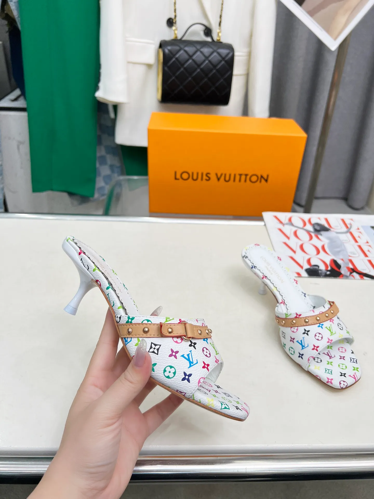Factory direct sales👟👟Ex-factory price 440👟👟 LV new denim denim kitten heel slippers 2025 summer must-have for goddesses, original replica, super comfortable on the feet. Show off the queen's temperament, the heel height is 5.5CM, which shows your temperament without being tiring. Standard code: 35-42 (41 and 42 codes are customized, non-returnable and non-exchangeable)